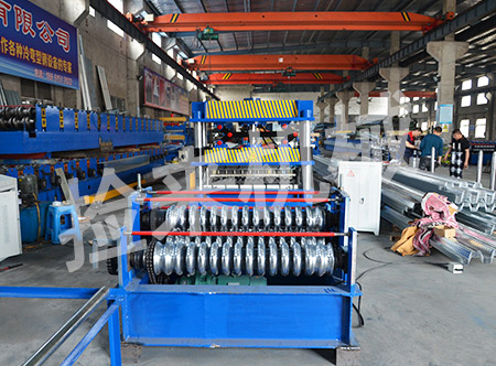 彩鋼瓦設(shè)備 彩鋼瓦設(shè)備